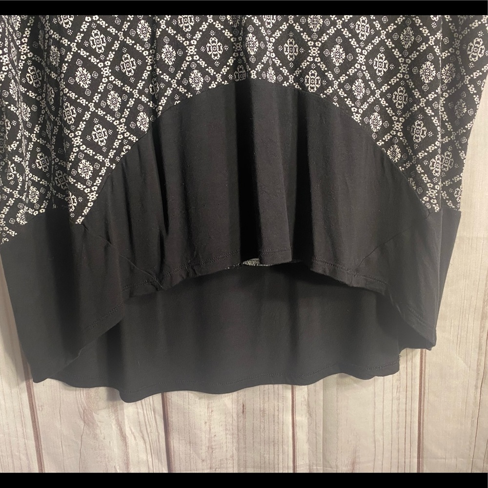 DB Plus Size Tunic - Picture 4 of 9
